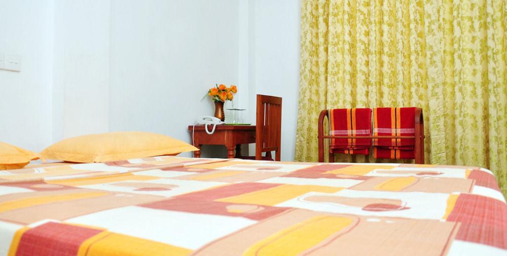 Oyo 290 Night Station Hotel Panadura Exterior foto