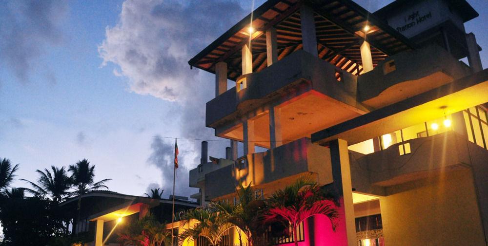 Oyo 290 Night Station Hotel Panadura Exterior foto